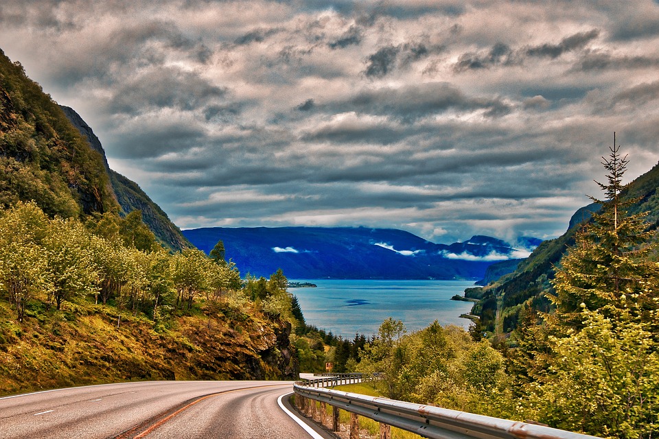 Fjord de Norvège vu de la route