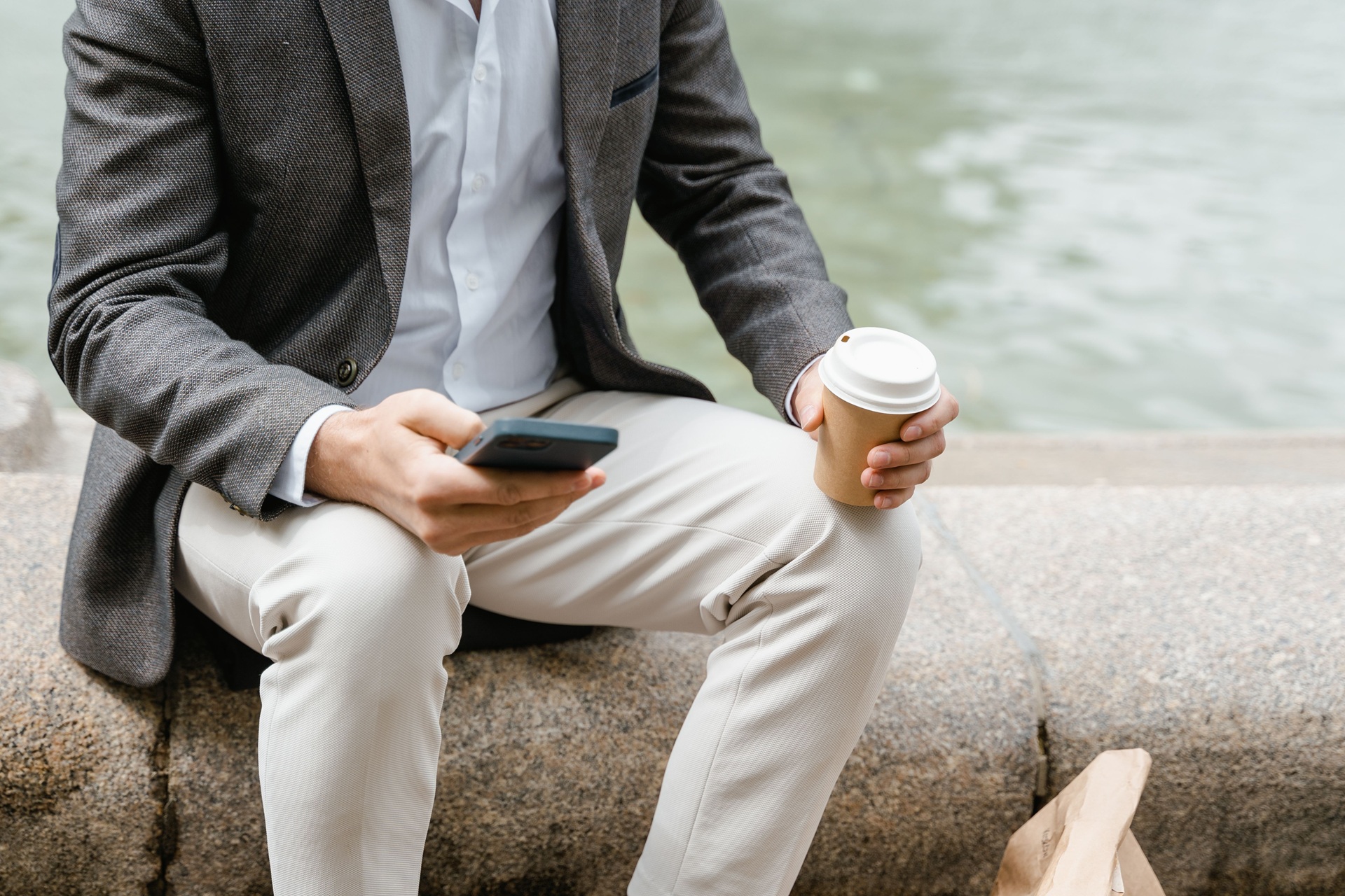 Le pantalon chino homme : le pantalon must-have absolu en toute saison