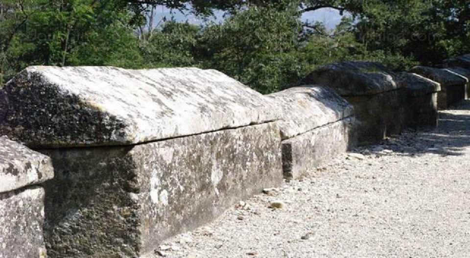 Les sarcophages de Mazan