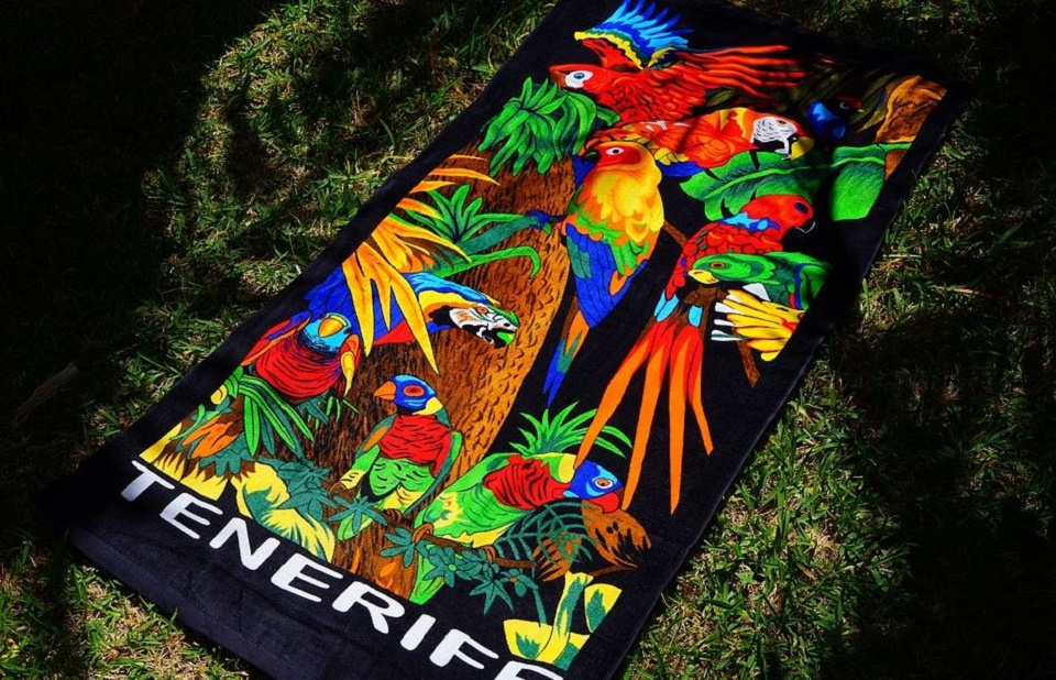 Motifs colorés pour serviette de plage super fun