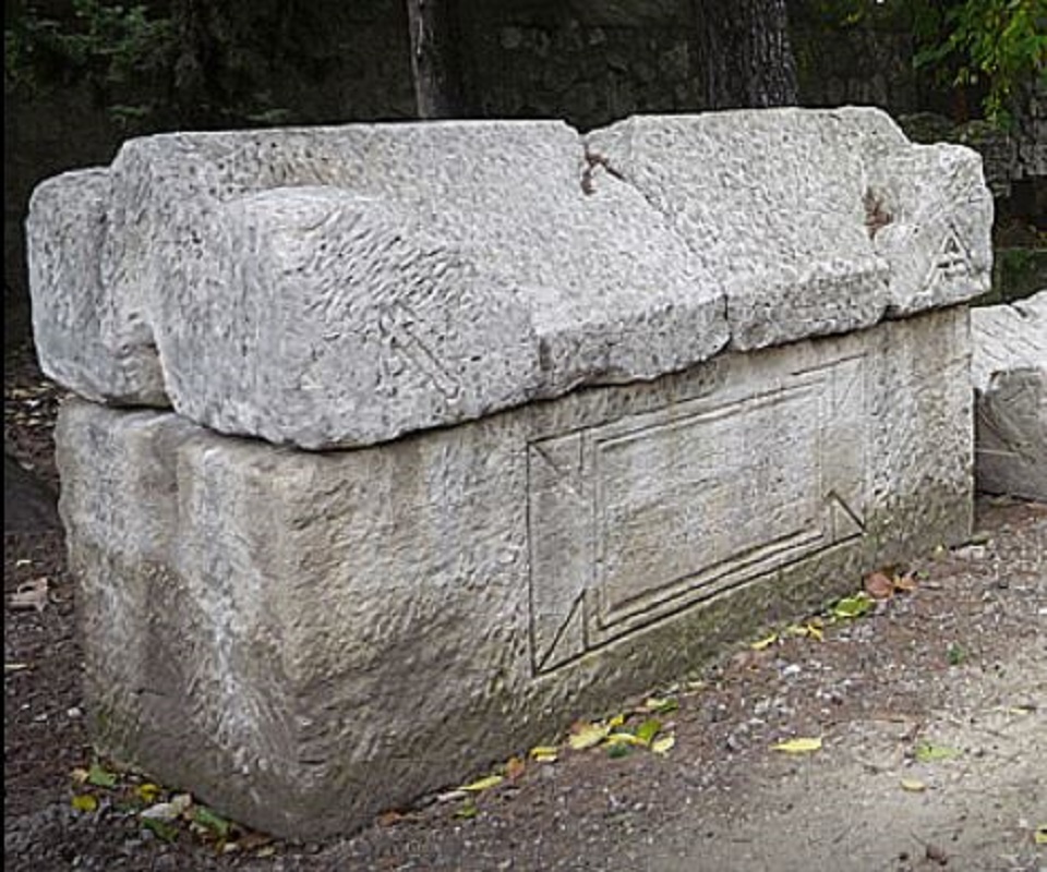 Des gravures encore présentes sur certains sarcophages
