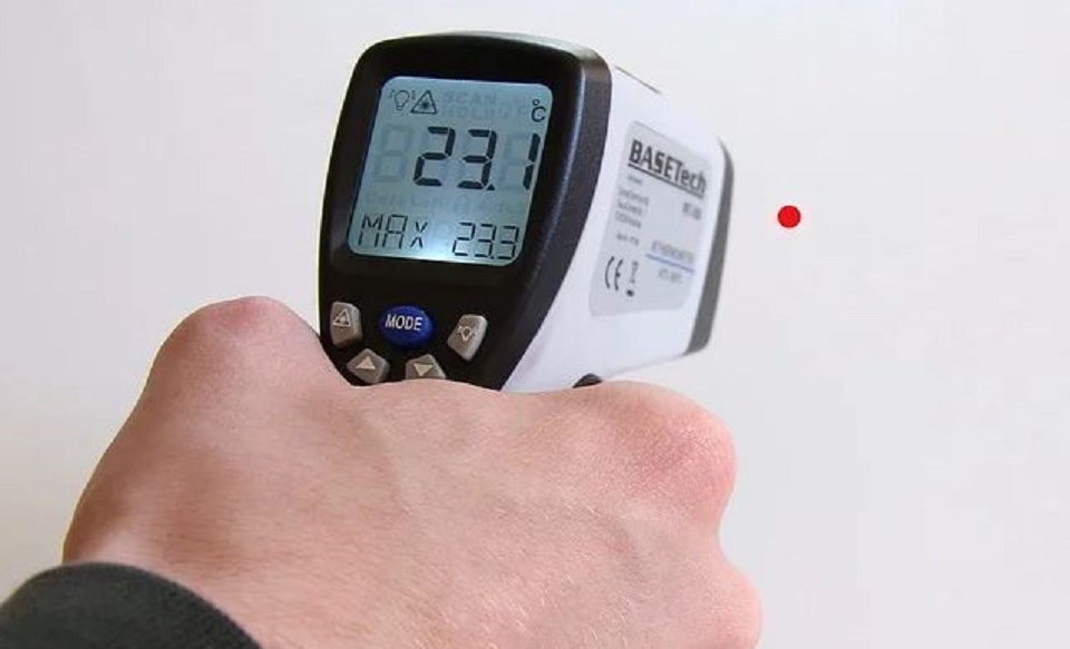 thermomètre frontal et technologie