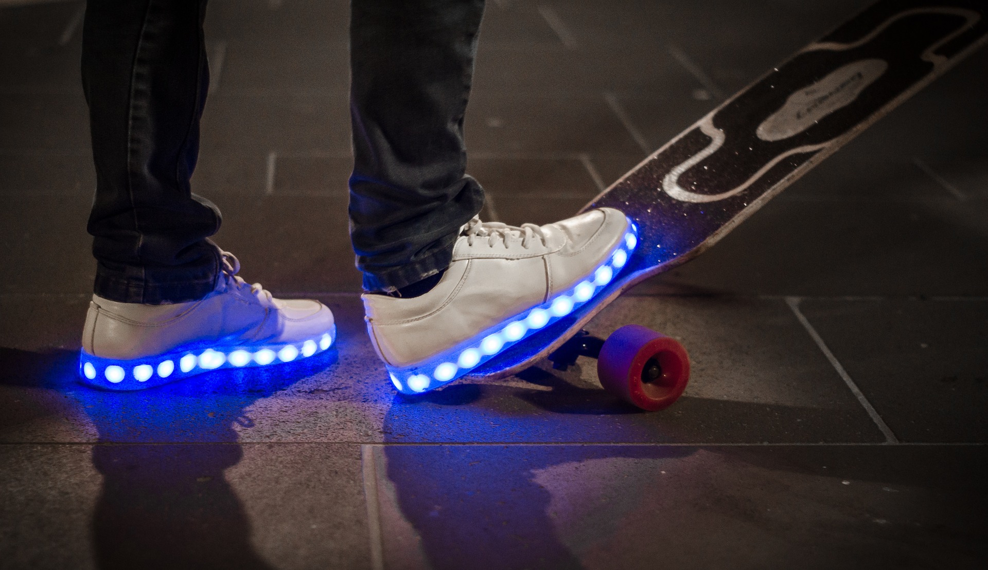 Chaussures LED homme : comment porter la basket lumineuse au masculin ?