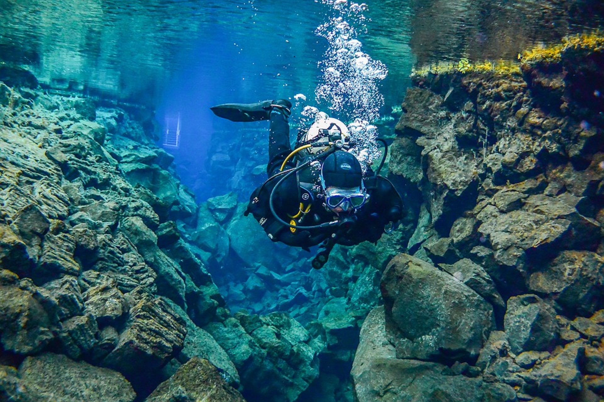 Spots de plongées en Grèce : les plus belles grottes sous-marines des eaux helleènes à découvrir