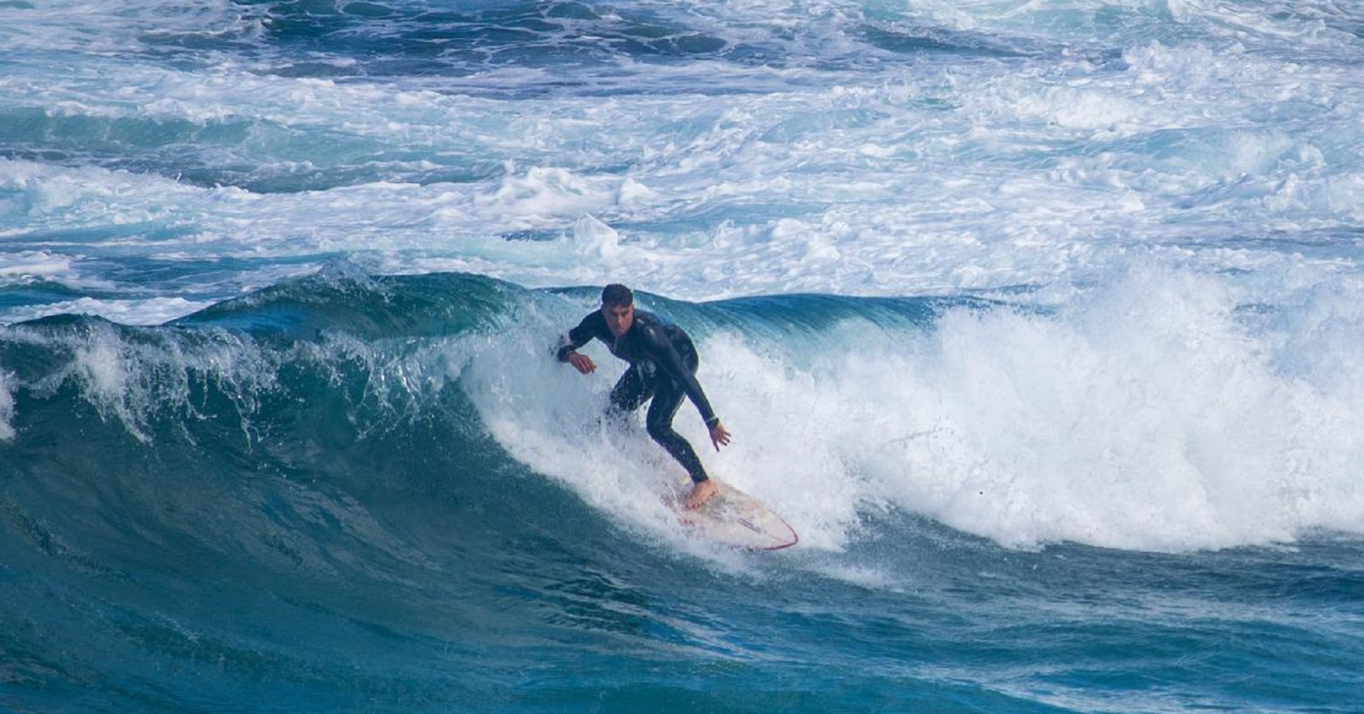 Combinaison surf homme : comment choisir un surfing suit en néoprène ?