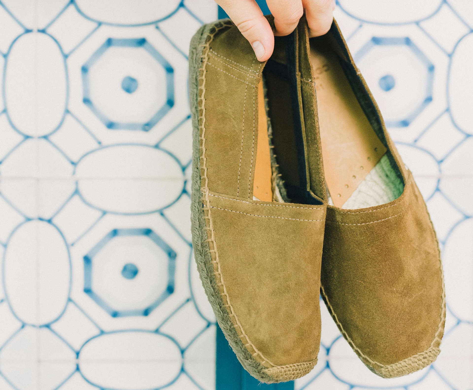 Paire d'espadrilles en cuir homme 