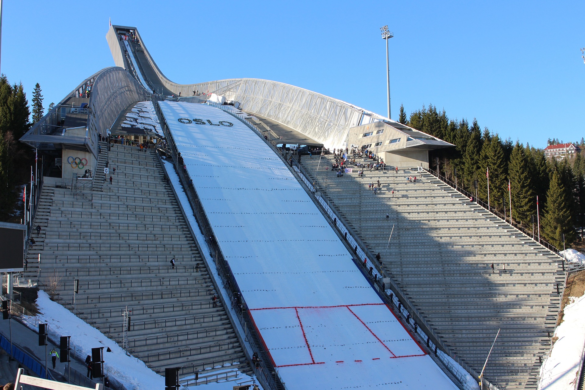 Oslo et son célèbre tremplin de saut à ski d'Holmenkollen 