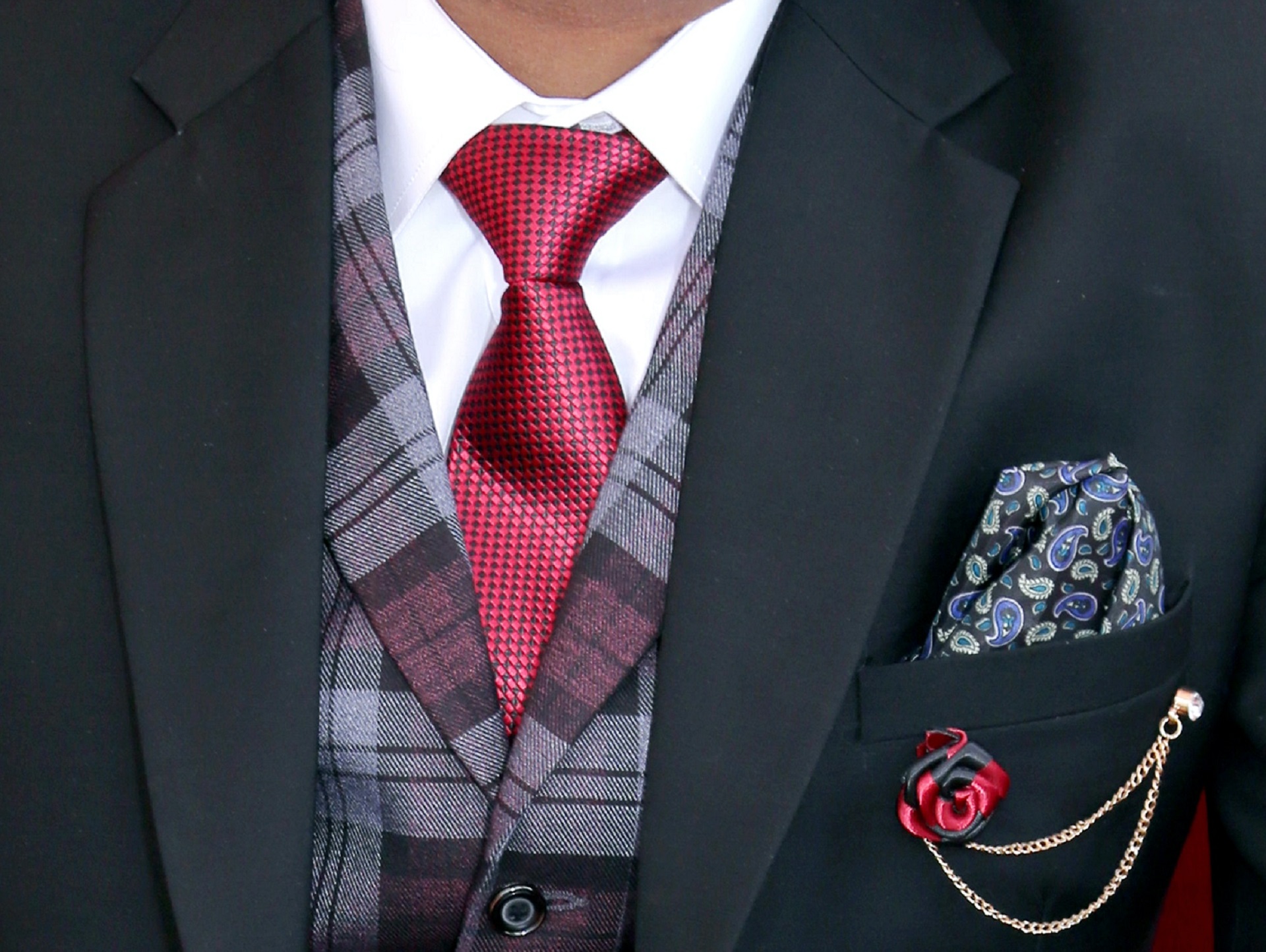 Cravate stylée rouge et sa pochette