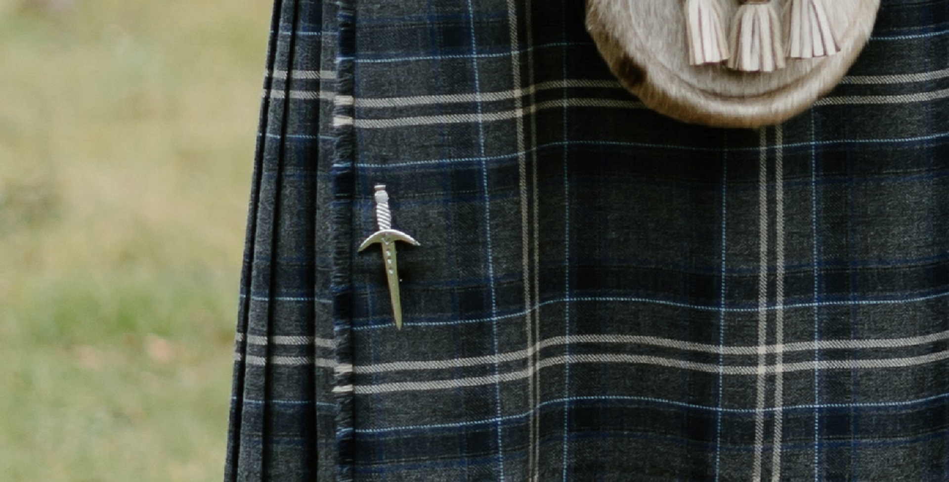 Épingles de kilt : tout ce qu'il faut savoir sur la broche pour jupe écossaise au masculin