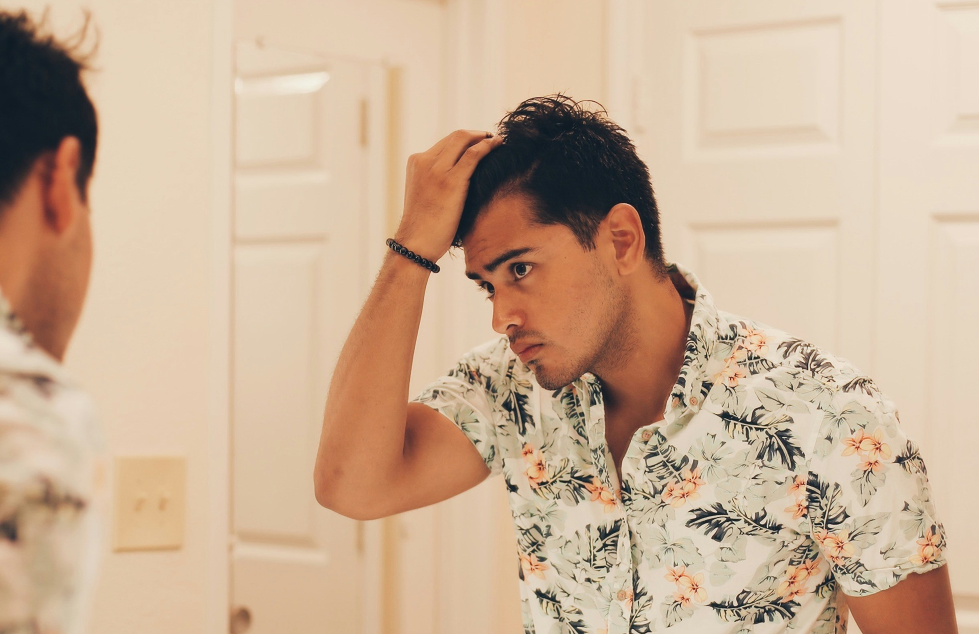 chute de cheveux homme : les compléments spécifiques peuvent aider à ralentir la chute