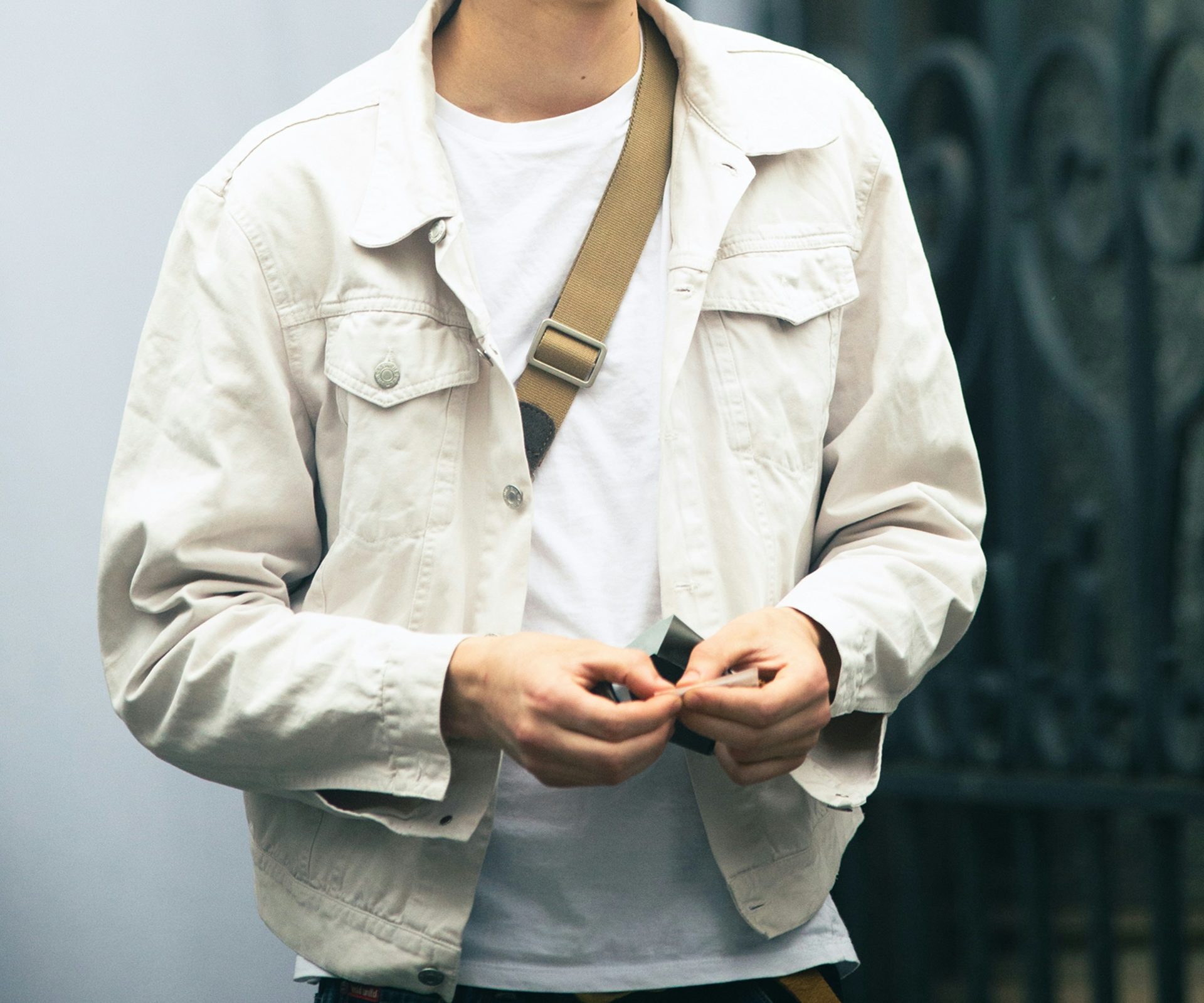 Blouson en toile beige léger pour homme