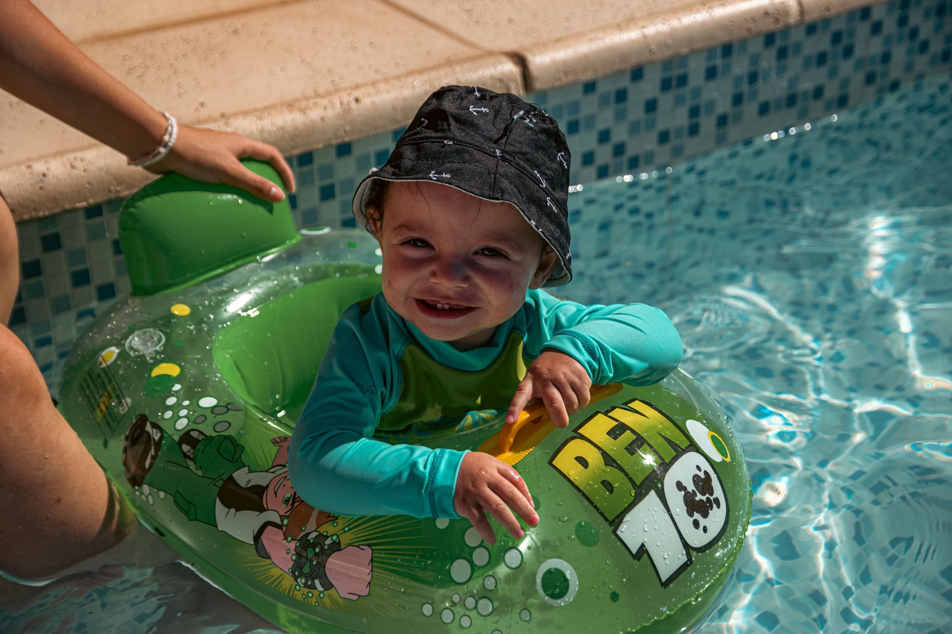 Baignade bébé sous surveillance pour éviter les accidents de baignade