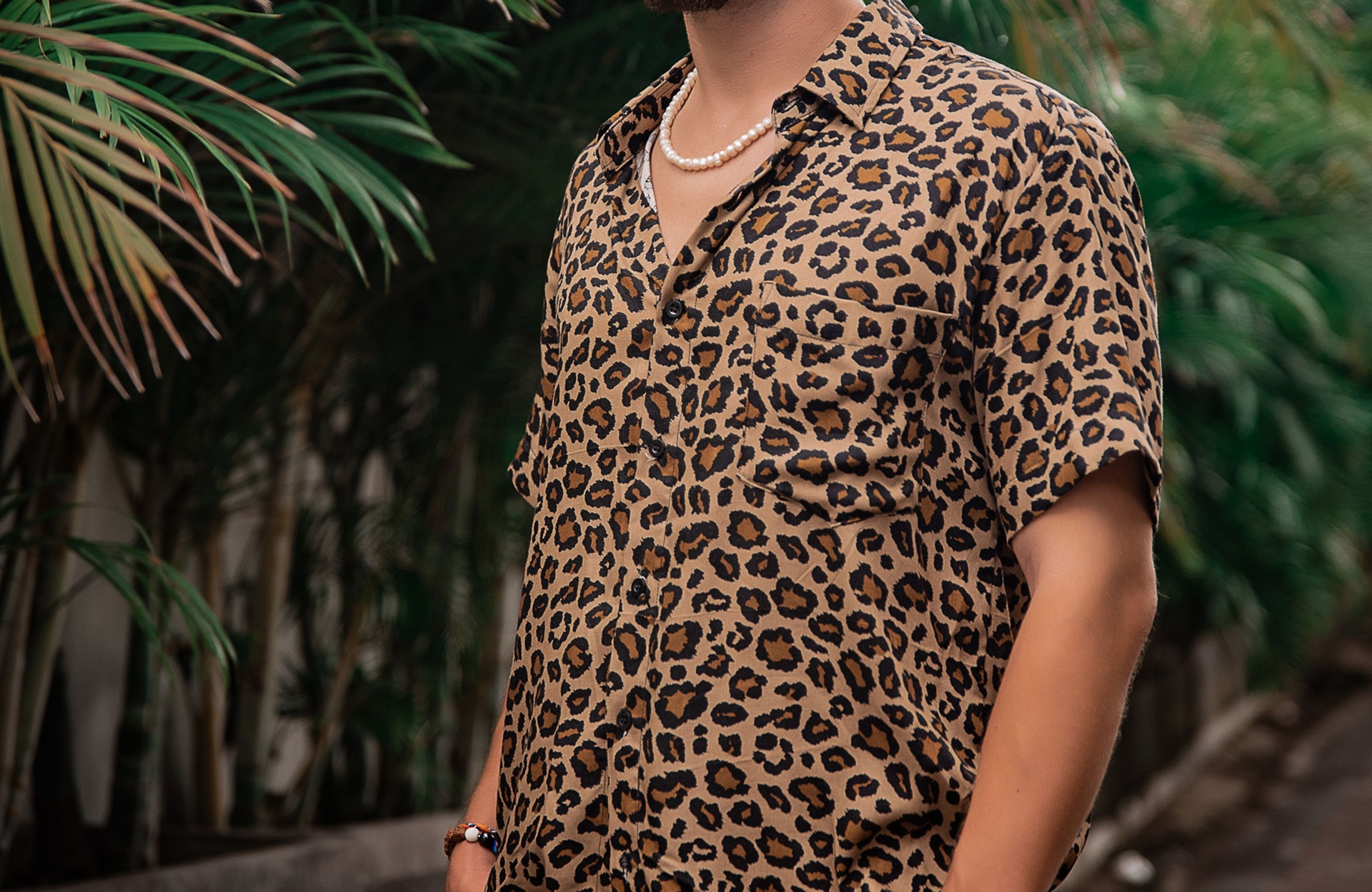 Chemise léopard pour homme : pourquoi choisir la chemise à motifs animal