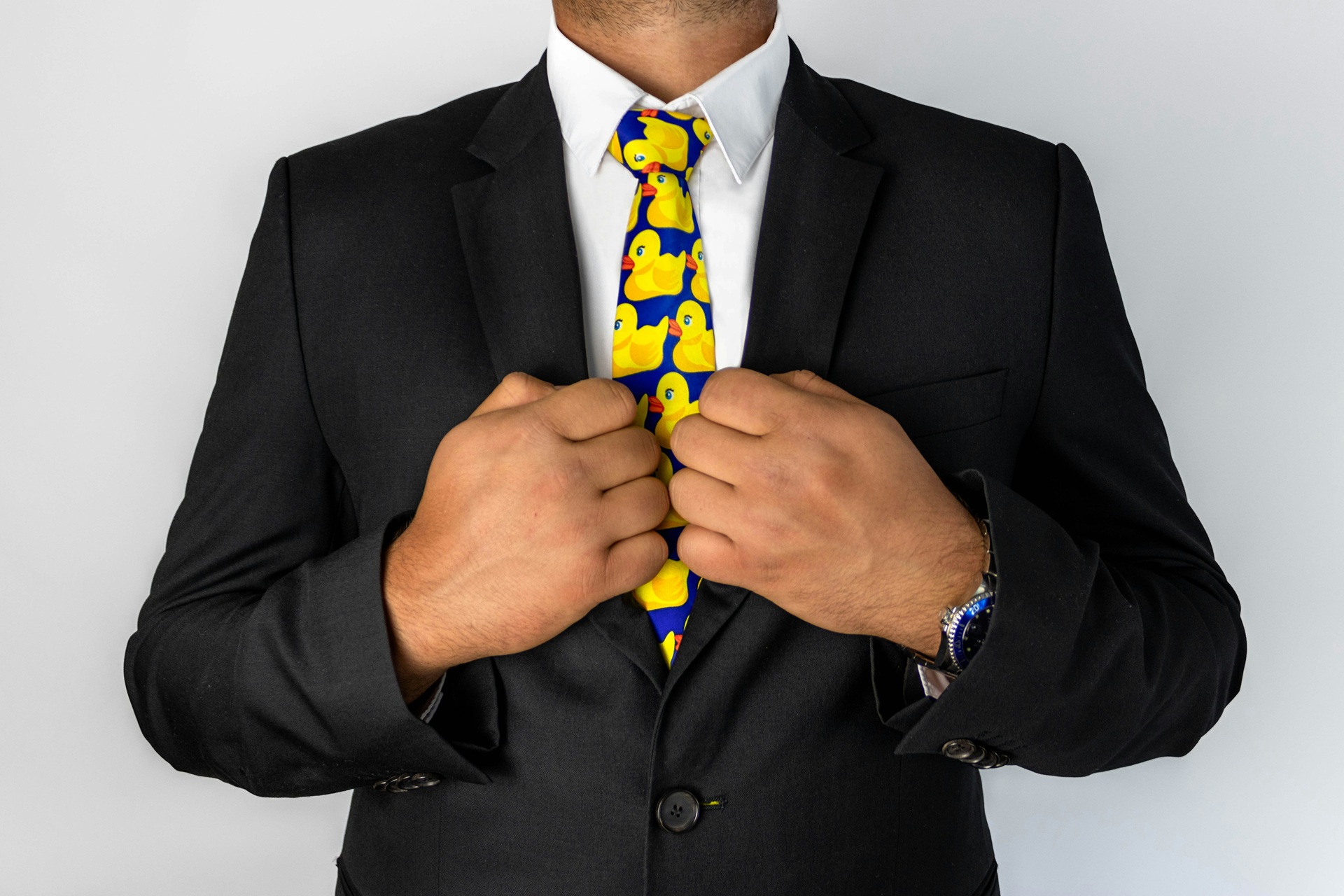 Cravate jaune fantaisie pour homme audacieux