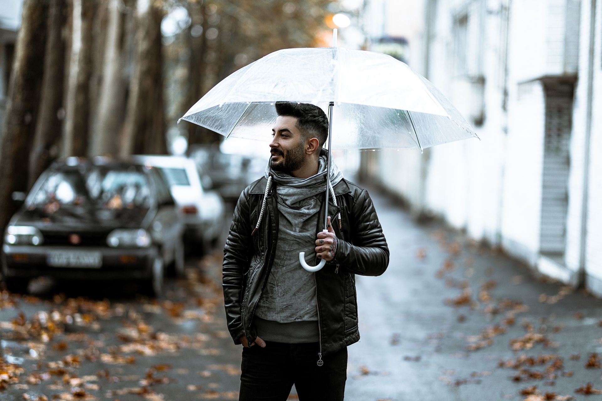 Parapluie transparent pour homme : pourquoi choisir un parapluie en plastique transparent ?